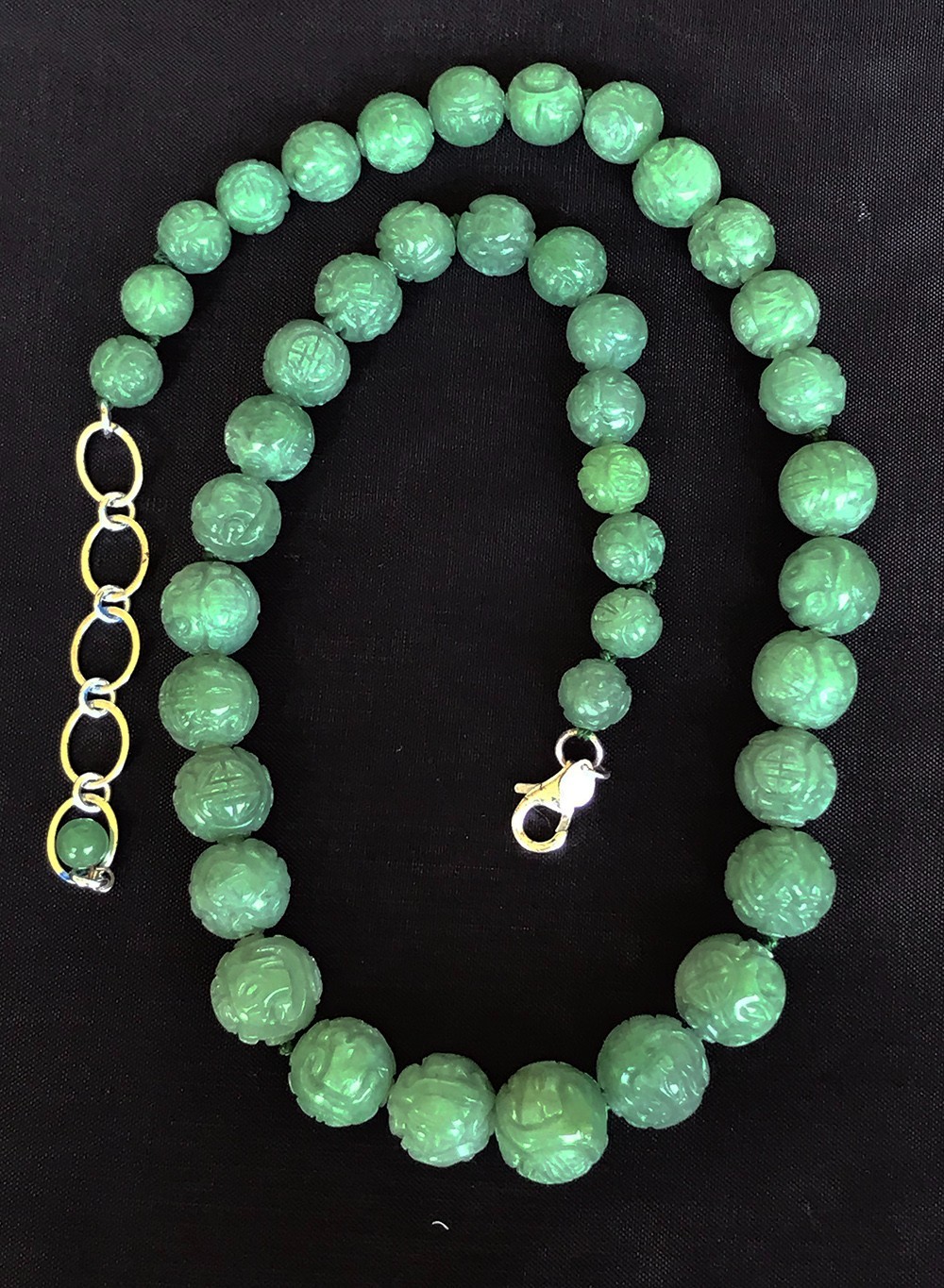 VINTAGE CHINESE LUCKY SYMBOL CARVED GREEN JADE BEADS NECKLACE 18″ + 3″