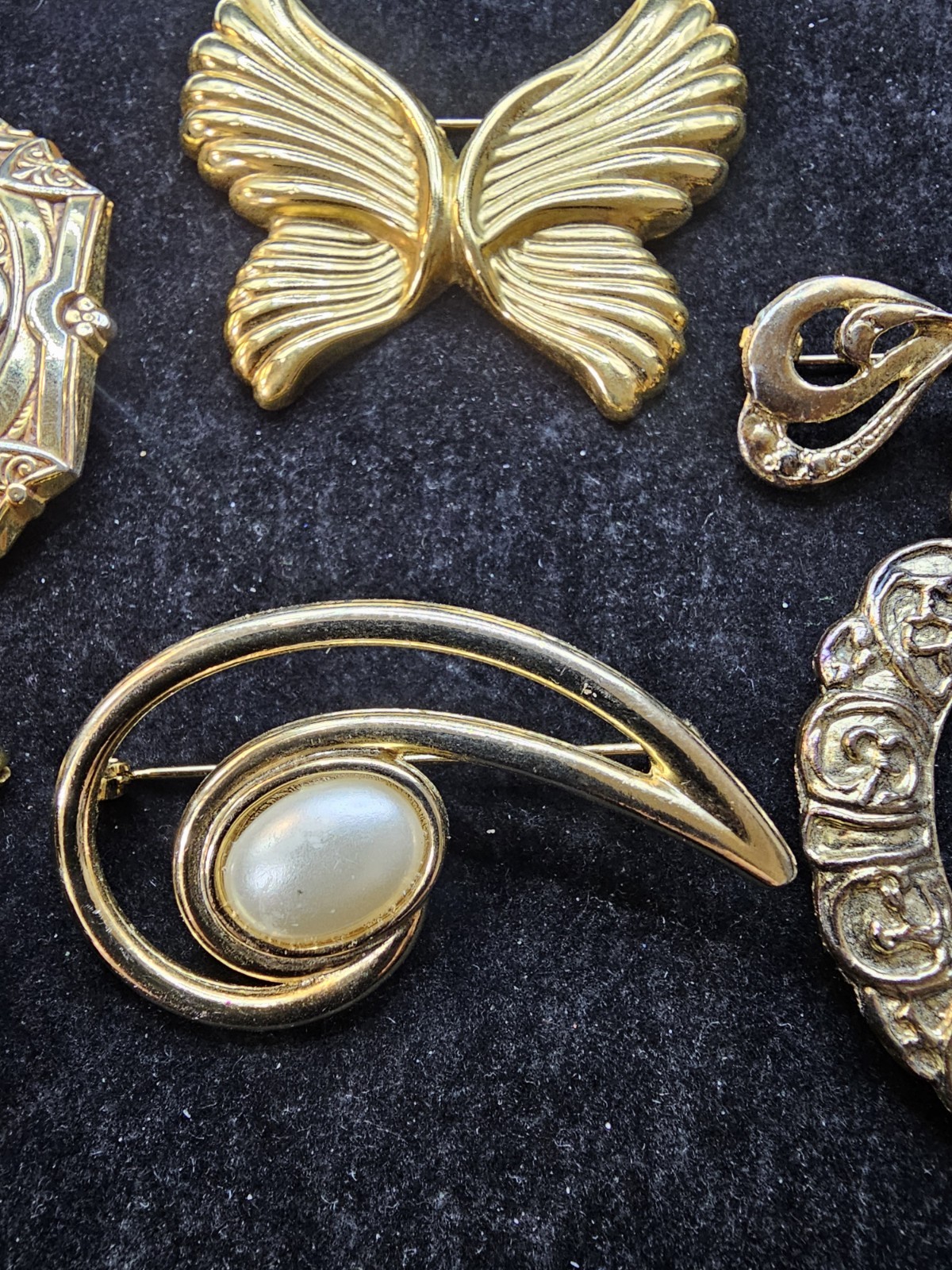 Vintage Brooch Lot Mixed Styles Beautiful Multi Tone Wearable Untested