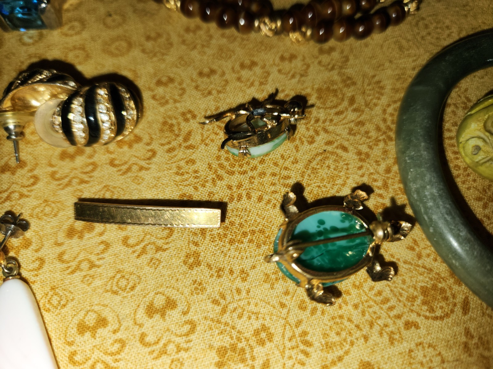 Vtg Mixed Lot of Jewelry Jade, Coral,pearls,tigers Eye, #825