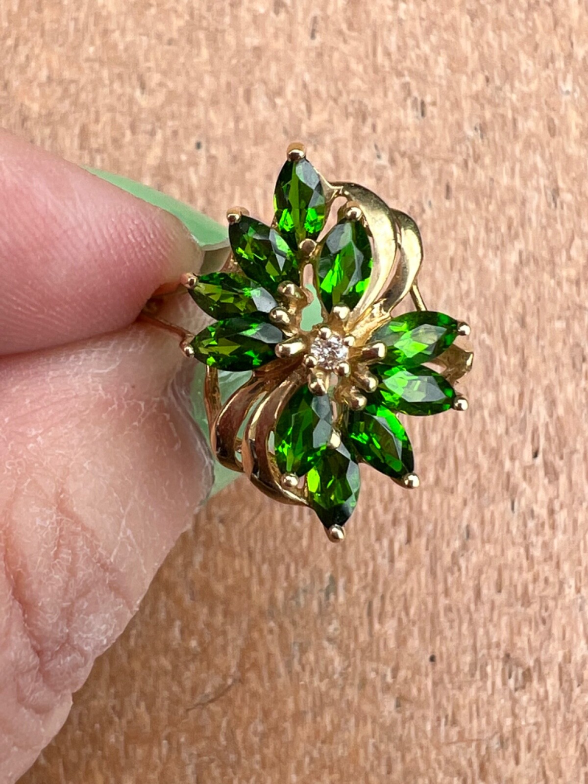 VINTAGE 14K YELLOW GOLD VIVID GREEN CHROME DIOPSIDE DIAMOND COCKTAIL RING
