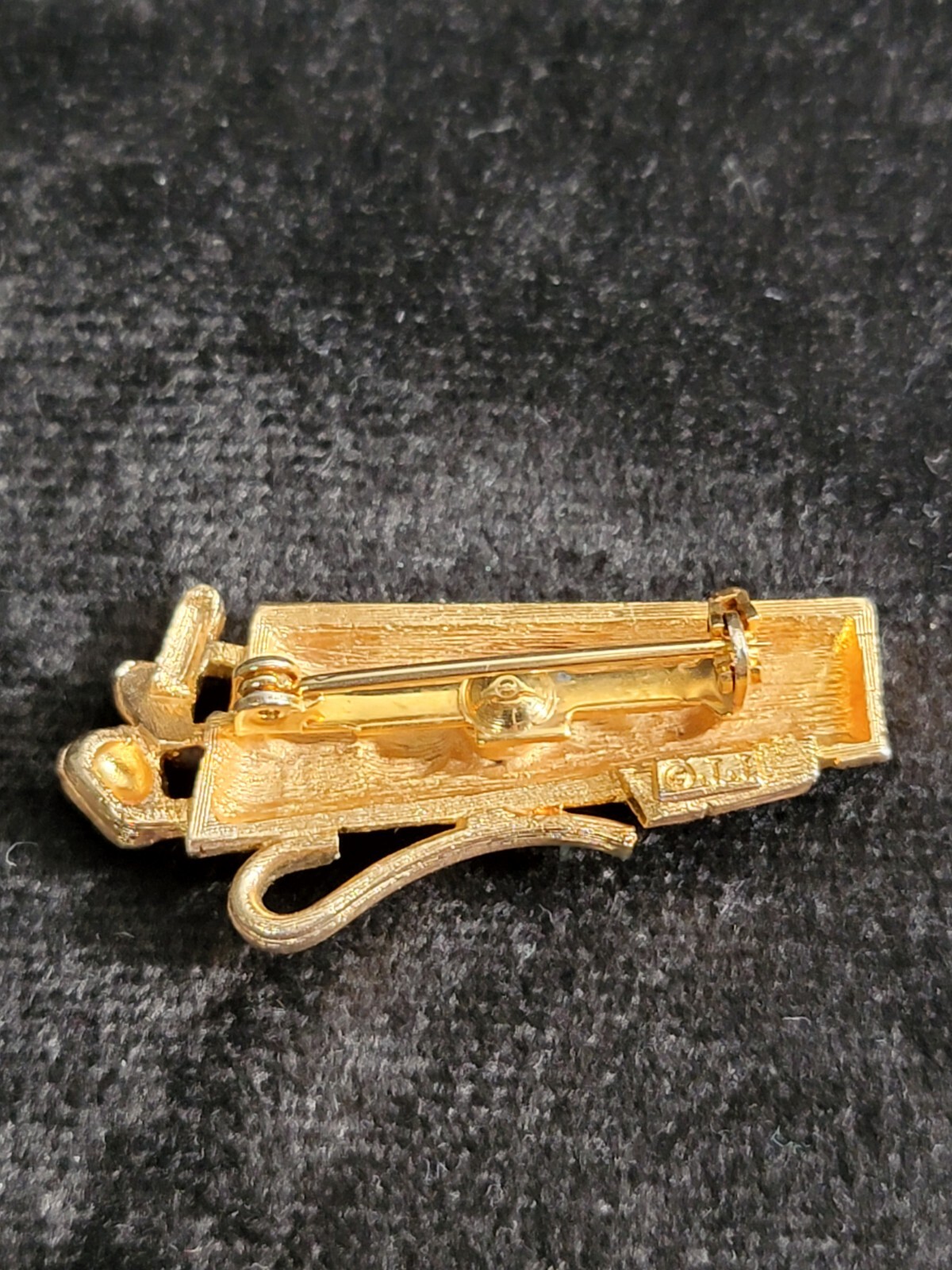 Vintage JONETTE, J.J. Goldtone Sports Golf Bag Brooch with Locking Safety Clasp