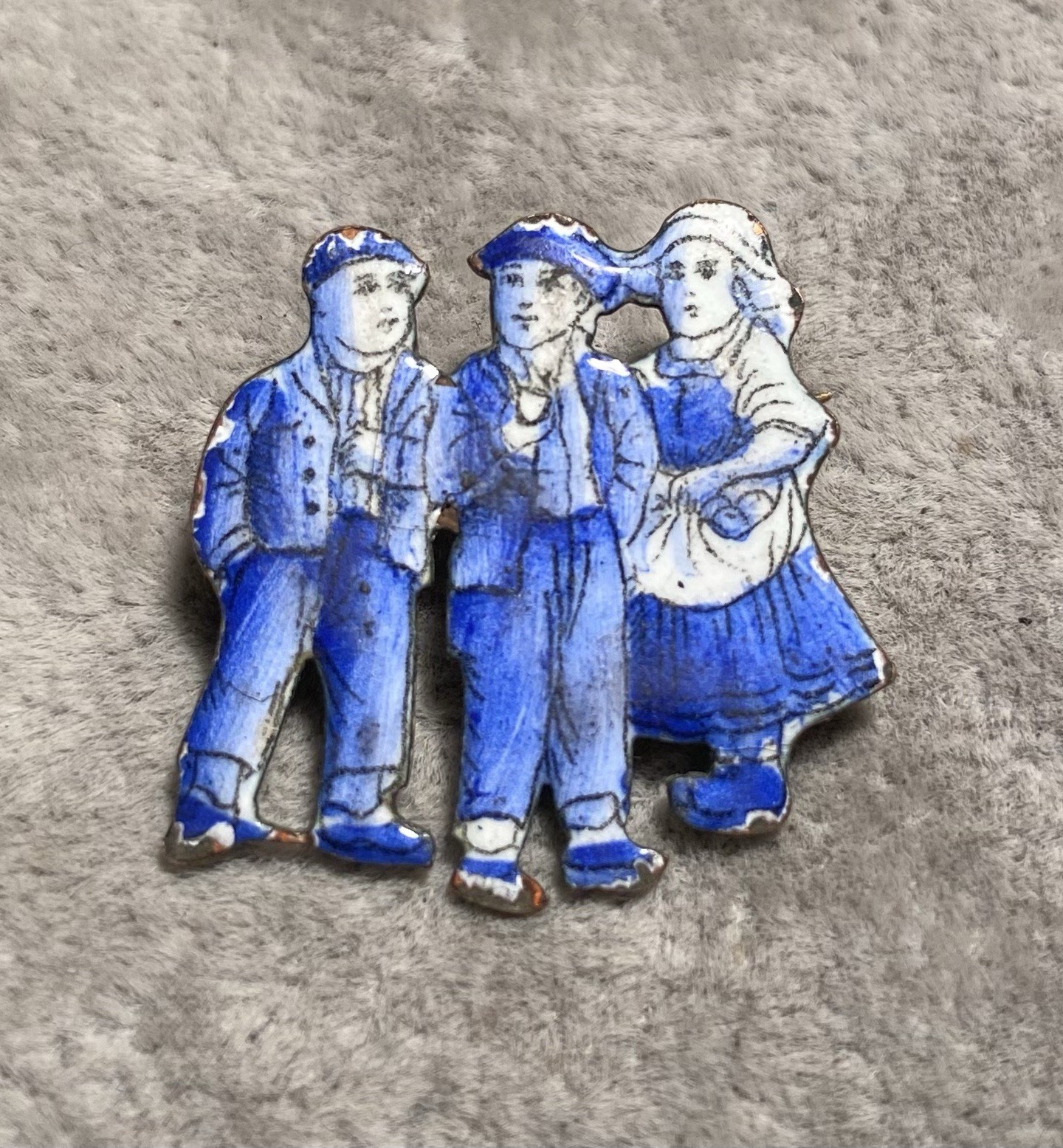 Vintage Blue & White Dutch Delpht Three Person Pin 1”