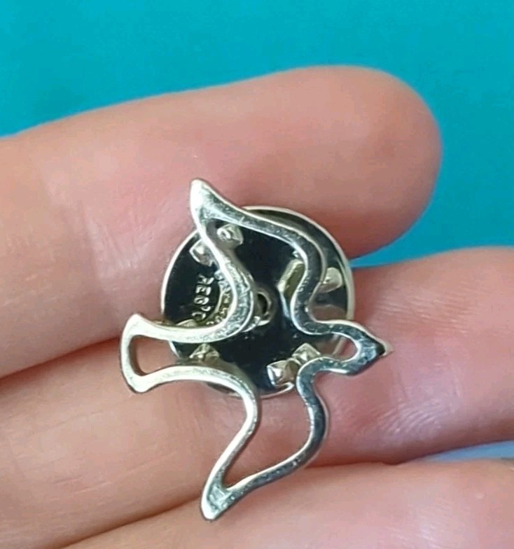 PEACE DOVE Silver Tone Vintage Lapel Pin Bird VEUC! *