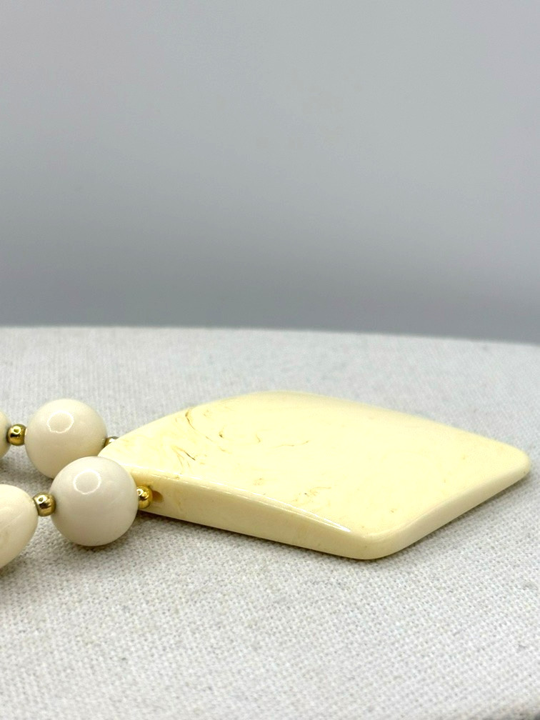 Vintage Ivory Marbled Cream And Gold Beaded Diamond Shaped Slab Pendant Necklace