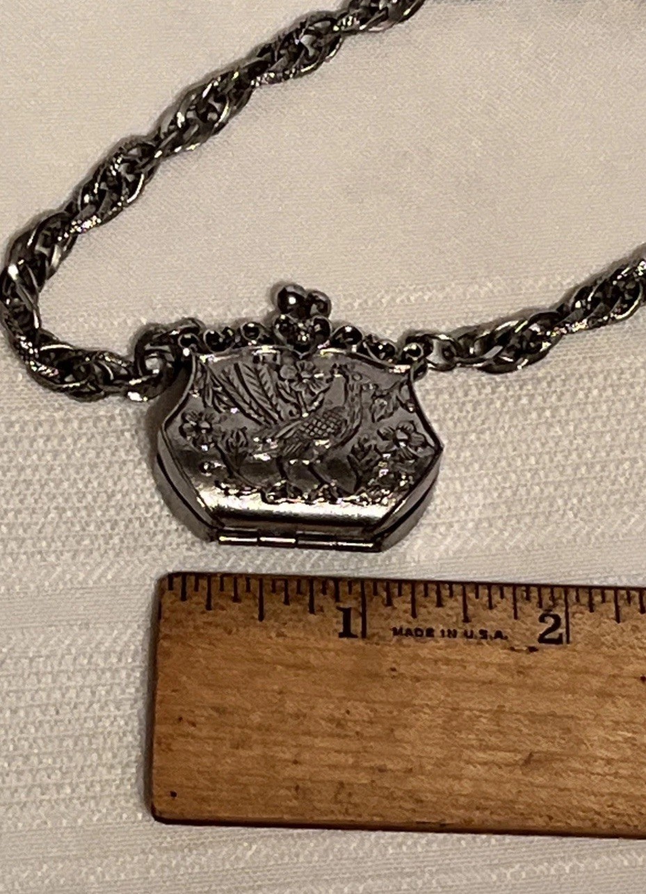 Vintage Beautiful Silver Tone Purse Locket Pendant Hinged Necklace Peacock 16.5”
