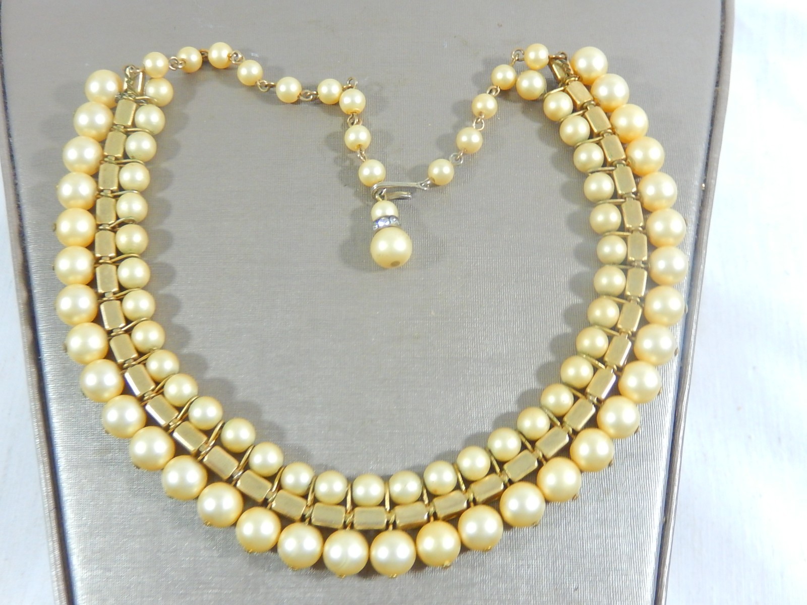 VTG 40’s 50’s FAUX CHAMPAGNE PEARL DANGLES EMERALD RHINESTONE NECKLACE
