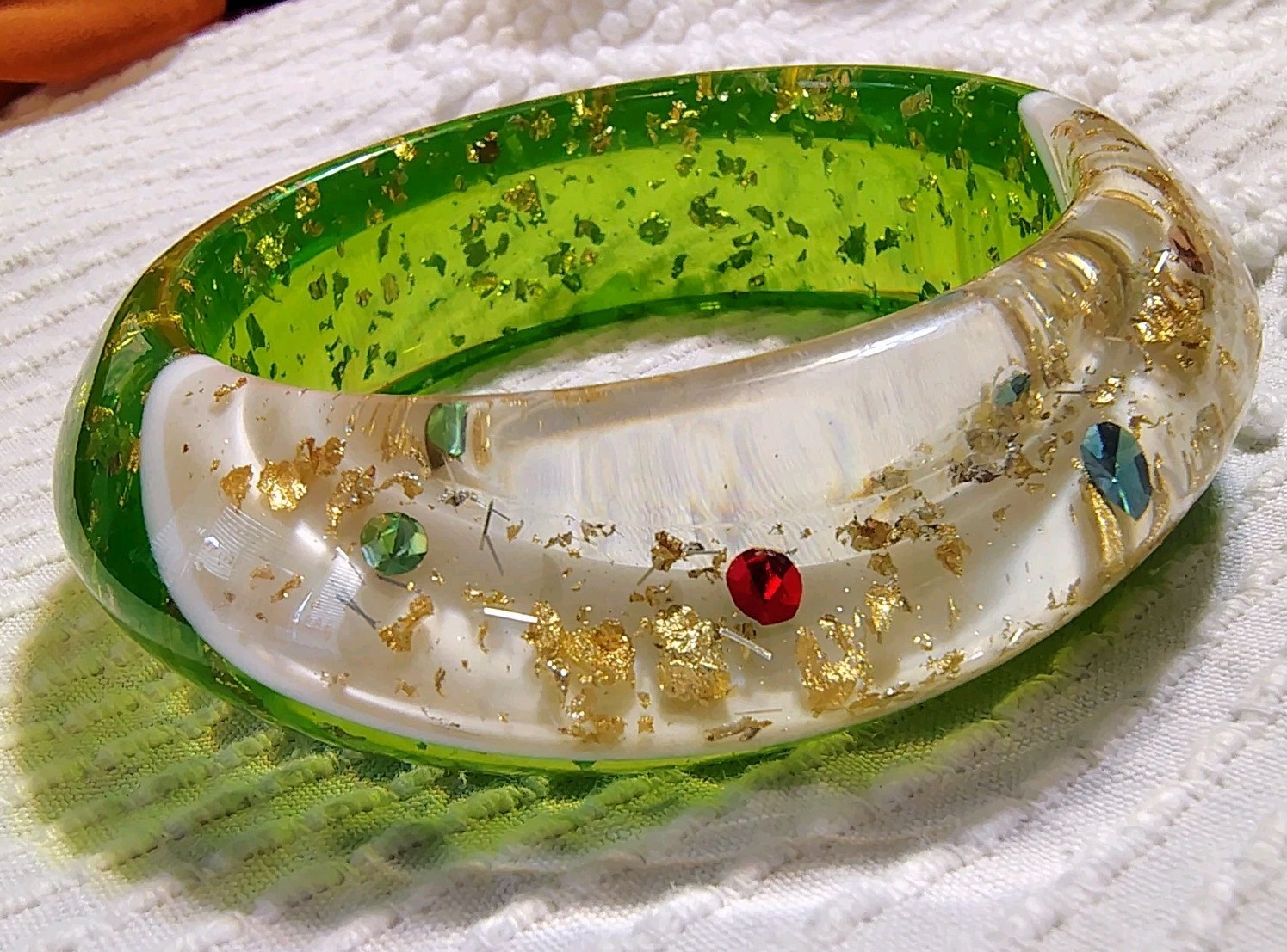 1950s Confetti Lucite Bangle Chunky Atomic Apple Green w/ Gold Foil Bracelet…