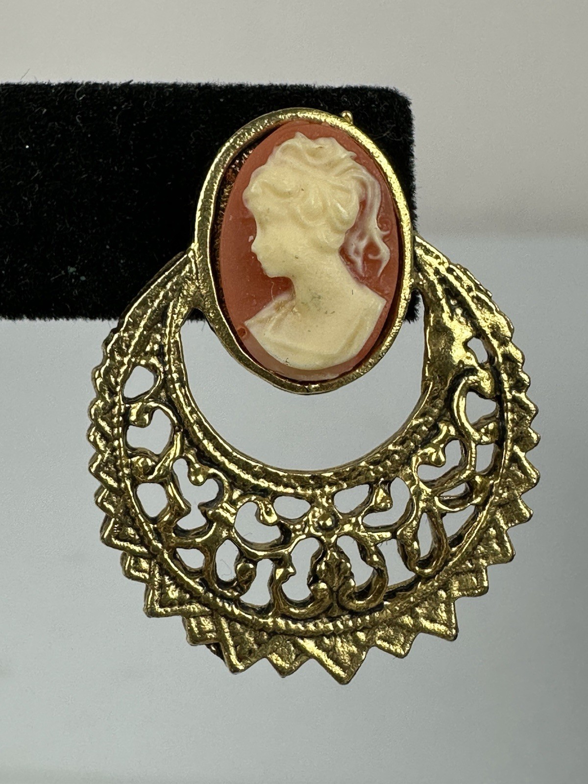 Vintage Cameo Dangle Earrings Gold Tone Filigree Victorian Style Orange Cream
