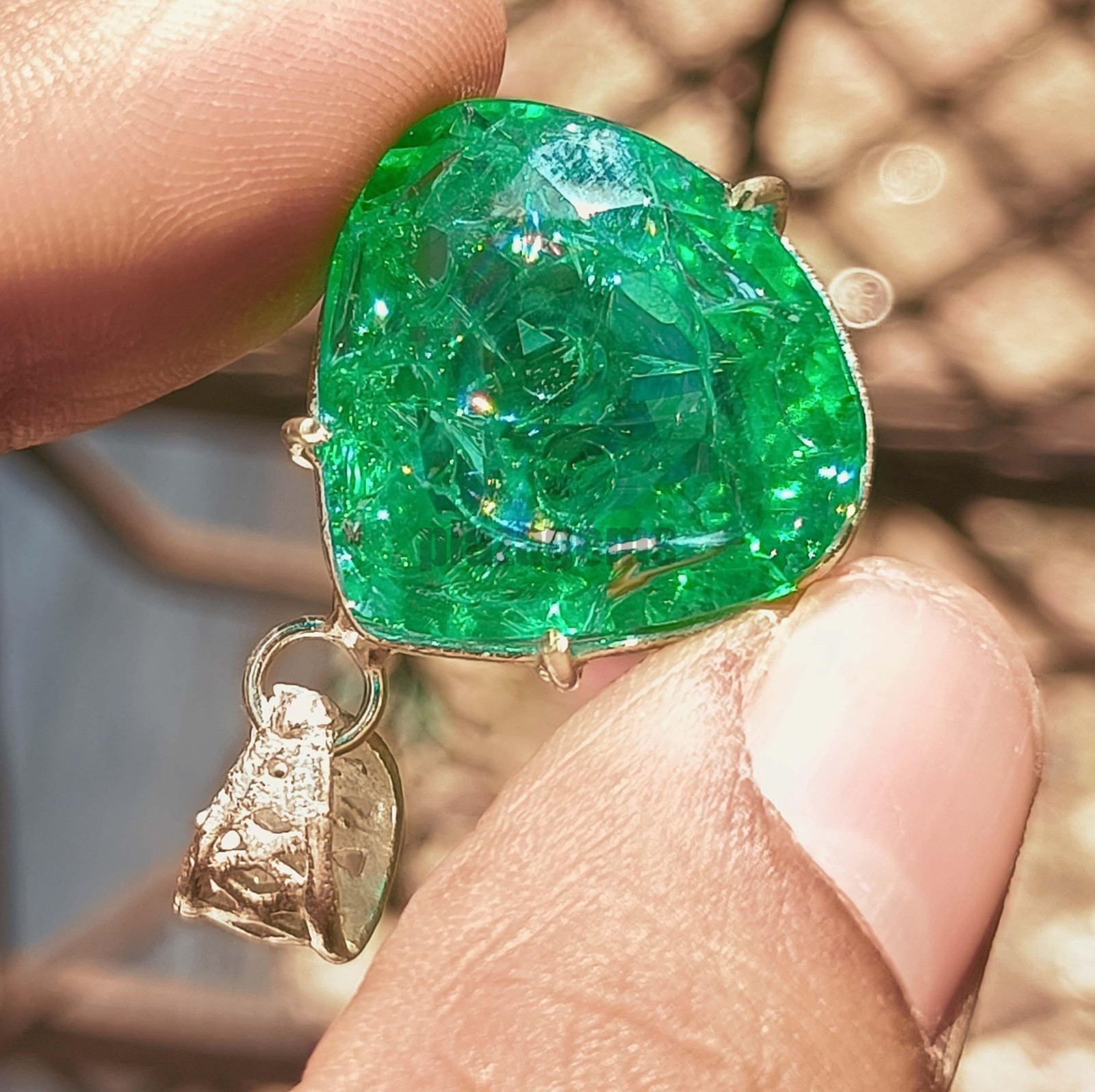 46 Ct Natural Vivid Green Colombian Emerald Pear Certified Pendant