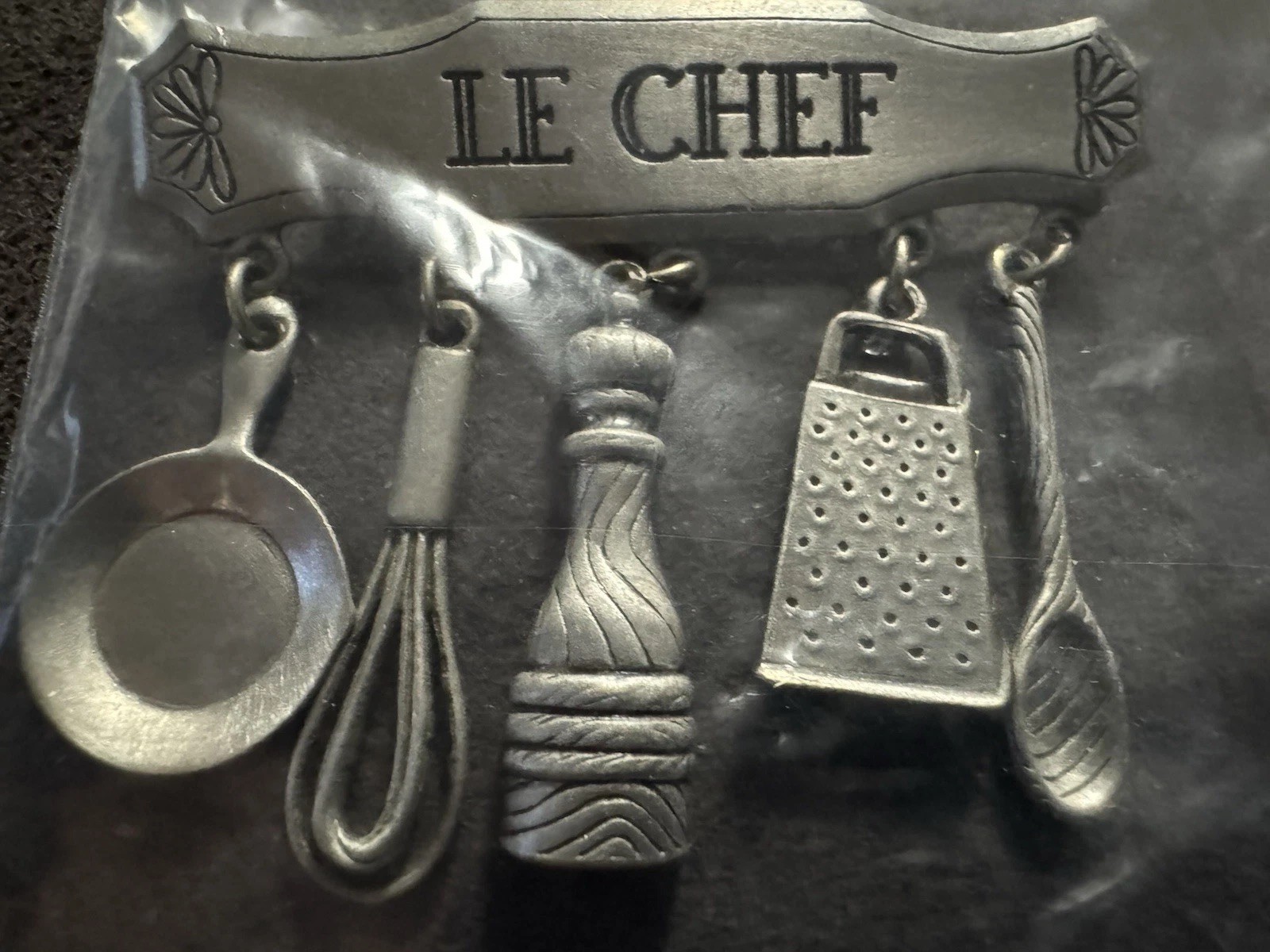 JJ Jonette Le Chef Kitchen Utensil Gadgets Brooch Pin Pewter 2.5″