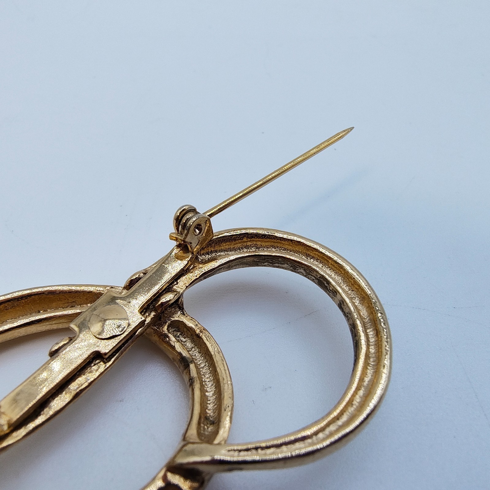 Vintage Piscitelli Modernist Swirl Brooch Gold Tone Abstract Quiet Luxury Signed