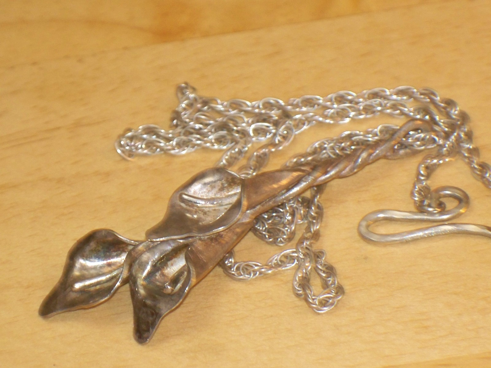 Vintage Handmade STERLING Silver CALLA LILY Pendant NECKLACE English Signed LR