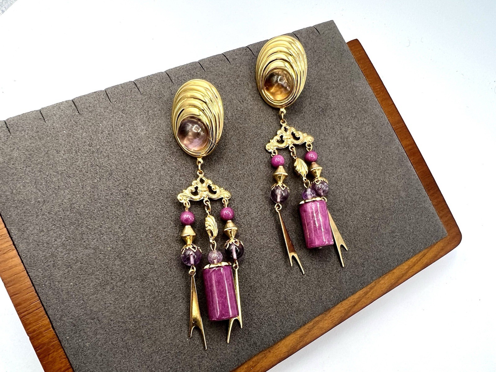 Vintage 1980s Saks NOS Gold Amethyst Fuchsia Chandelier Spikes Earrings RO-DO SI