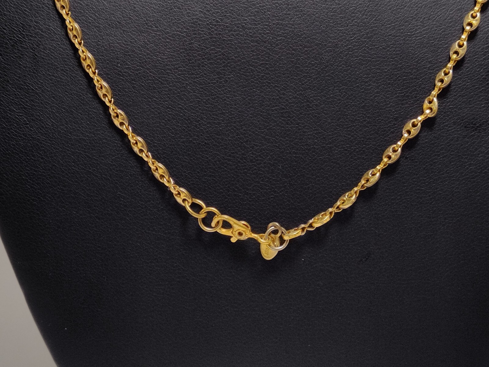 Beautiful Vintage signed MONET 24″ X-Long Gold Tone Chain Link Necklace