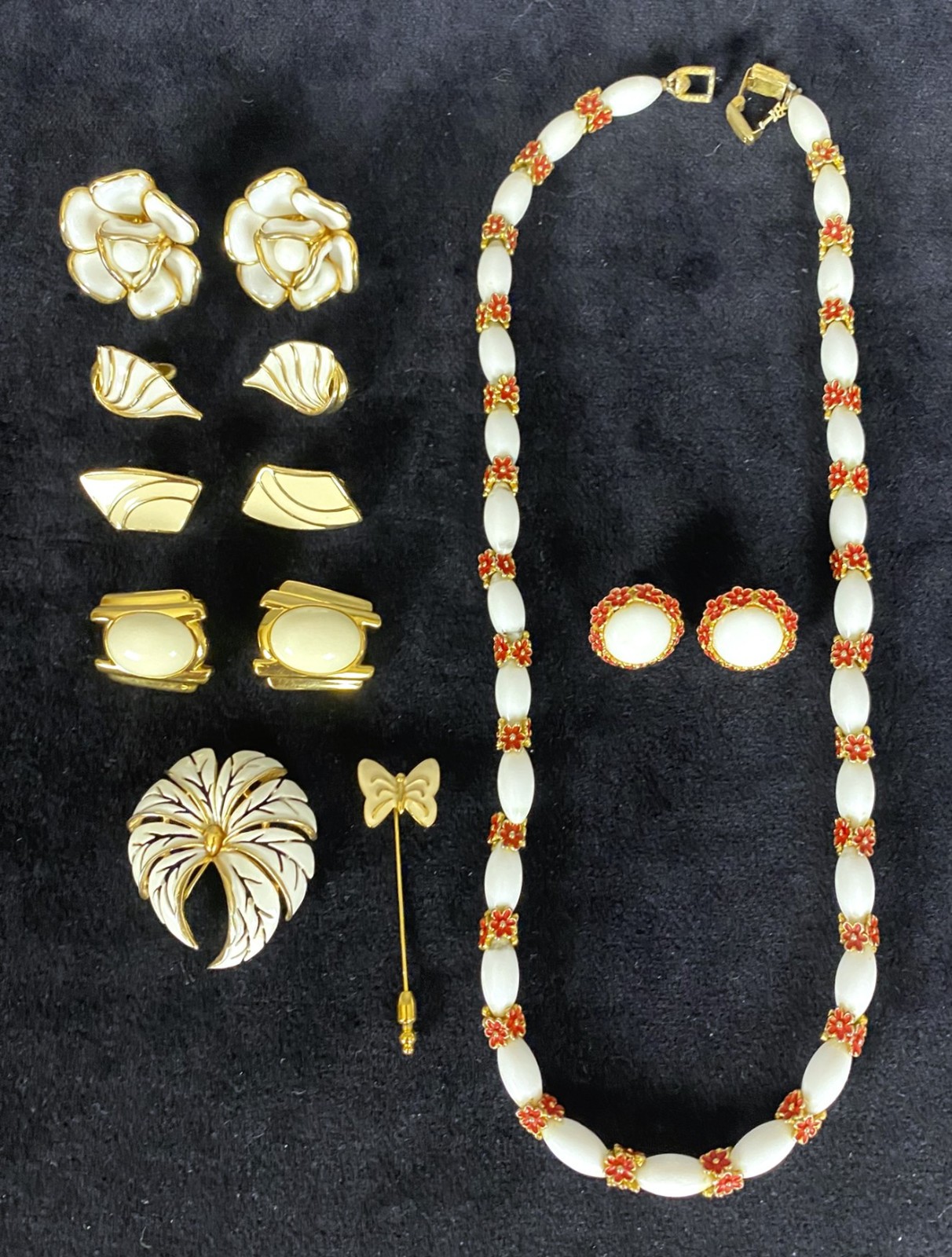 Vintage Signed Trifari Necklace & Earring Set w/4 earring pairs, 1 Brooch, 1 Pin