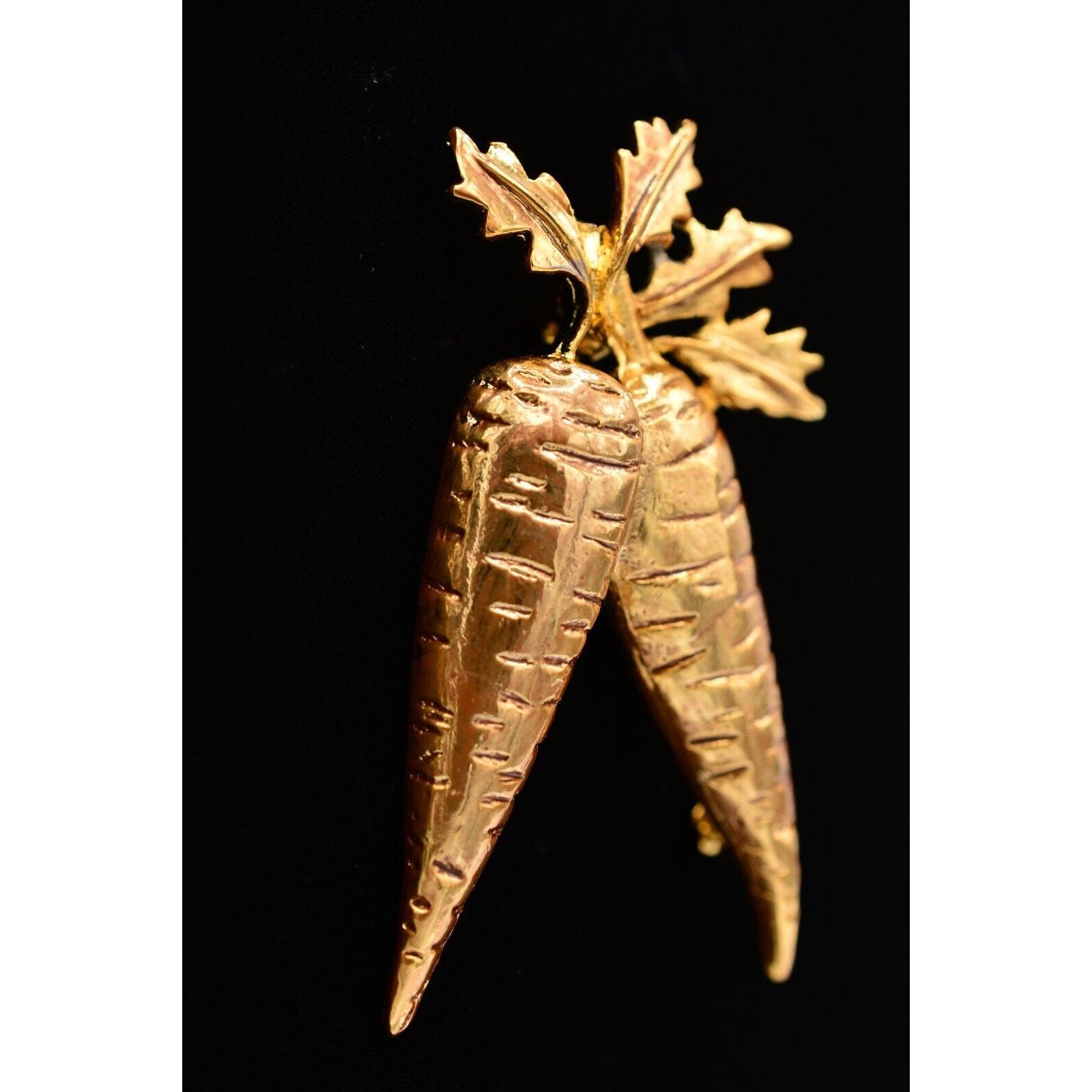 Vintage Carrot Pin Brooch Brushed Gold Easter Garden Vegetable NOS 1980s BinA9