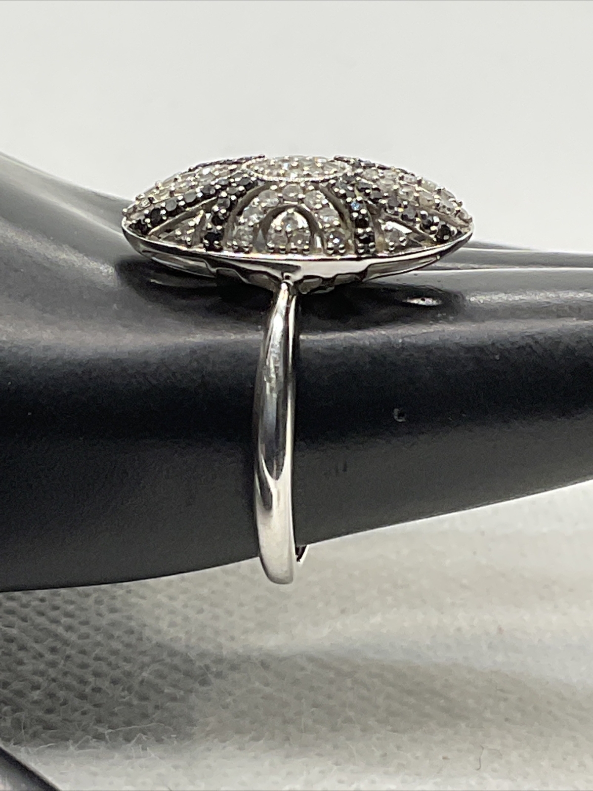 VINTAGE Solid 10K White Gold Black & White Diamonds DOME Style Ladies Ring 4gr.