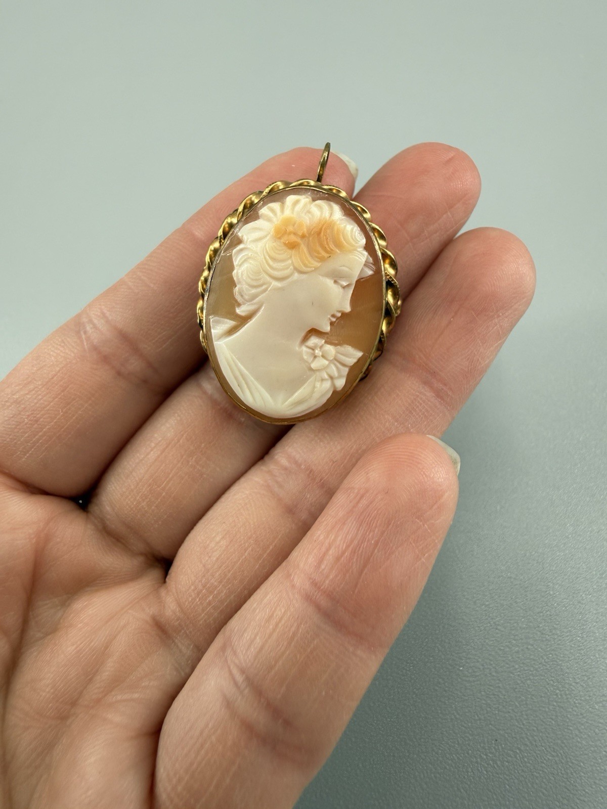 Vintage Carved Shell Cameo Brooch Pendant 1/20 12K GF Lady Portrait Twist Frame