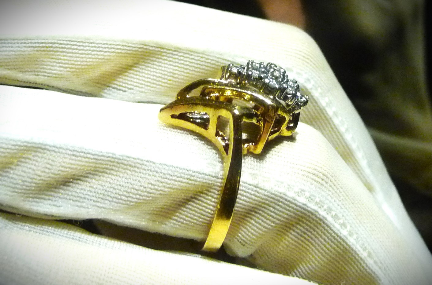 GORGEOUS ESTATE VINTAGE DESIGNER VR 14K YELLOW GOLD DIAMOND CLUSTER RING!