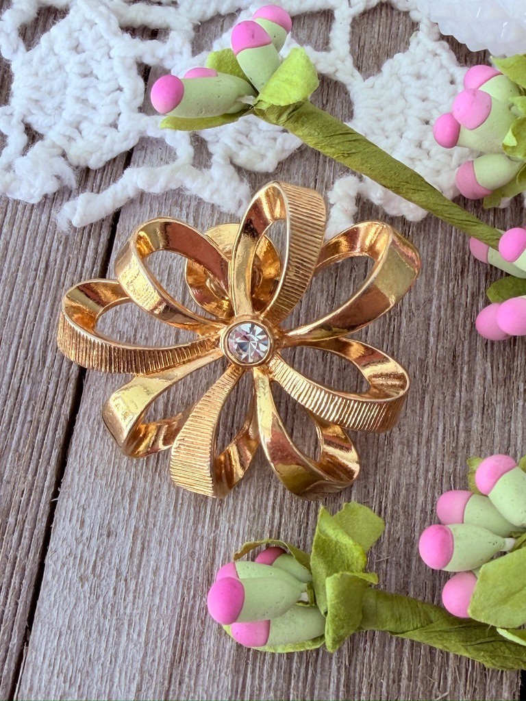 Vintage Gold Tone Ribbon Bow Brooch Pin Clear Rhinestone Center 1.5″