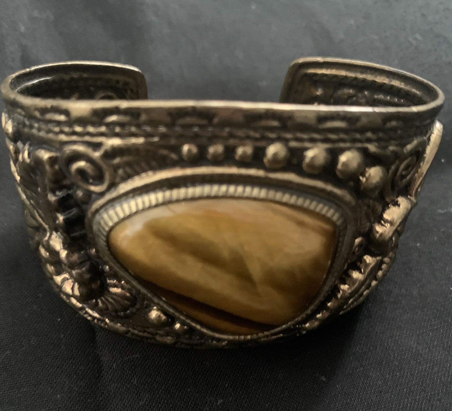 🌵Stunning Vintage South Western 2” Wide Tiger’s Eye Cuff Bracelet