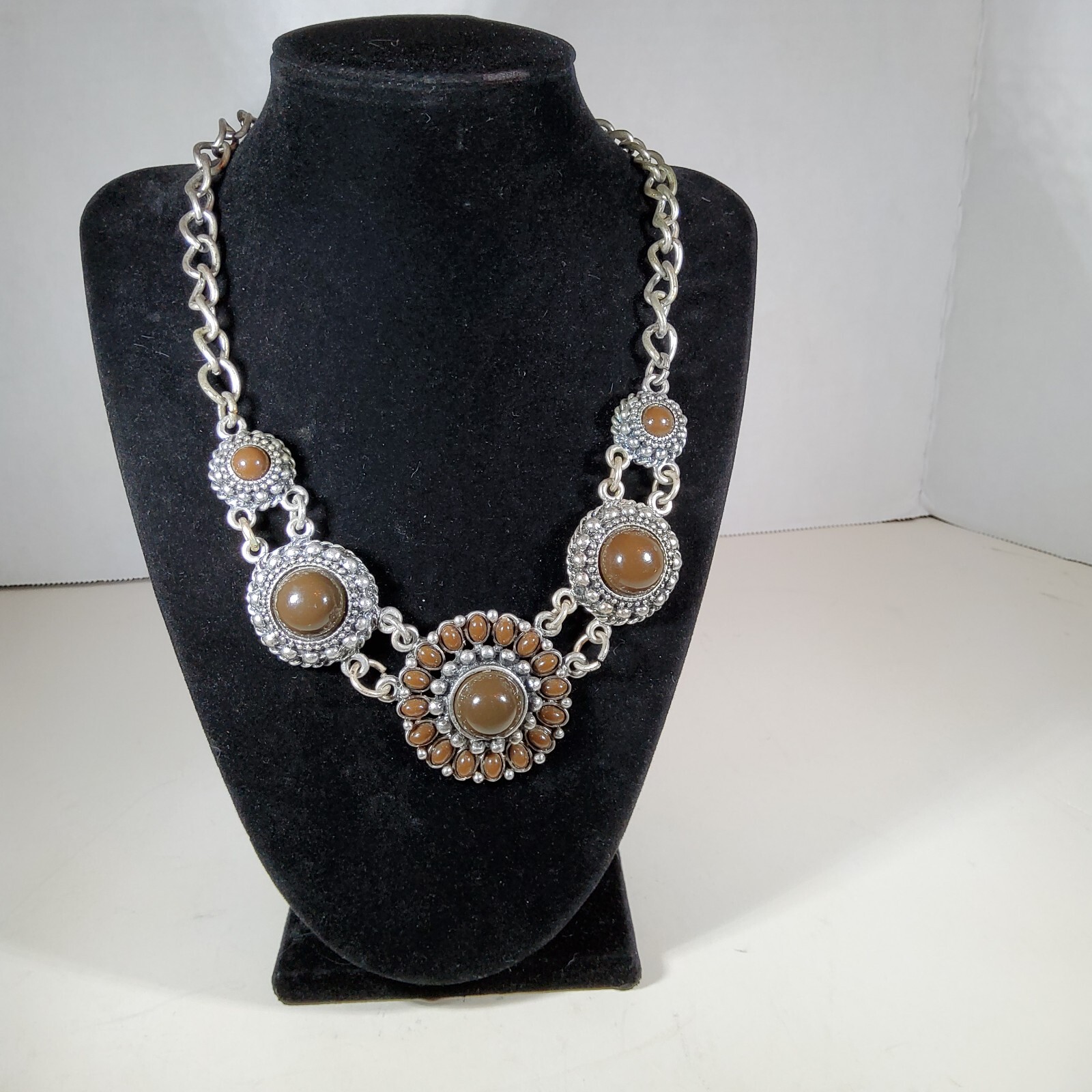 Vtg Brown Earthtone Stones set In A Filigree Silver Tone Setting Necklace 23″ L