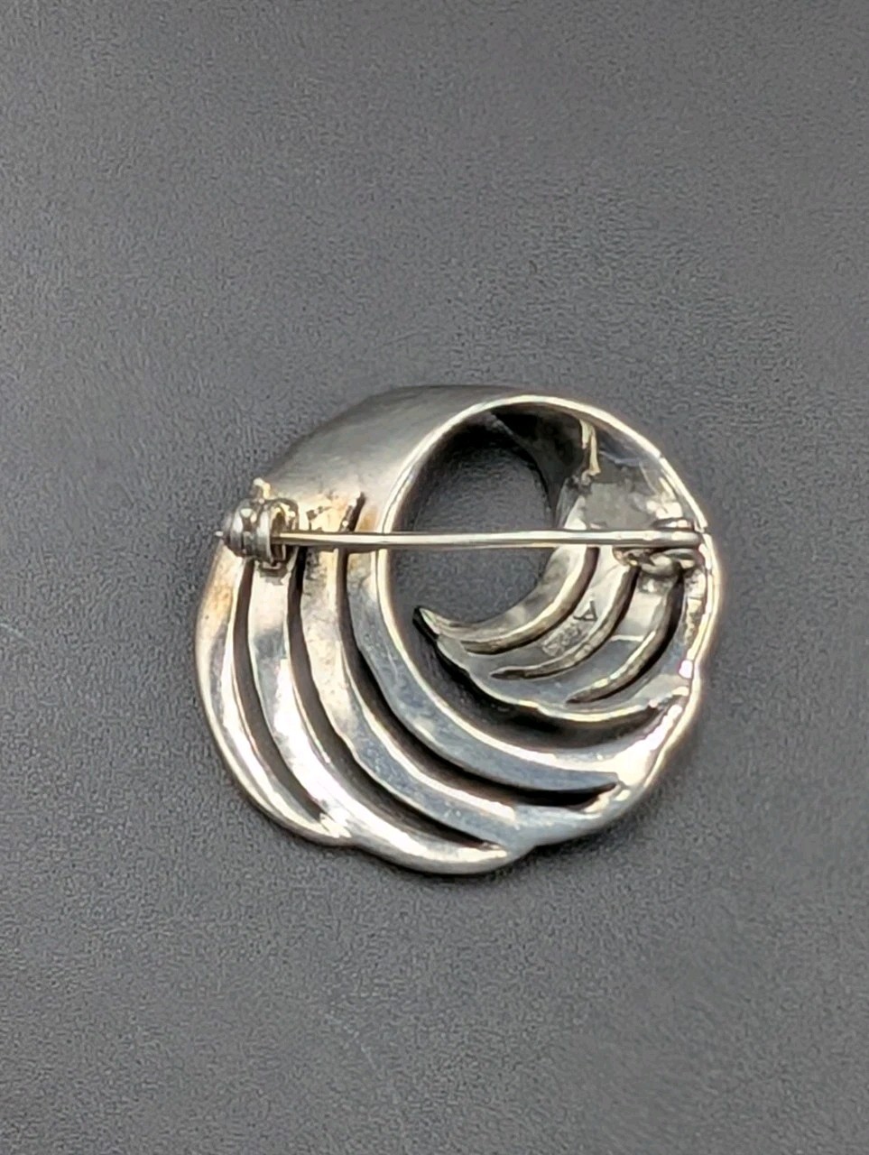 READ!! By A Vtg Sterling Silver Marcasite Wave Swirl Circle 925 Pin Brooch 1.16″
