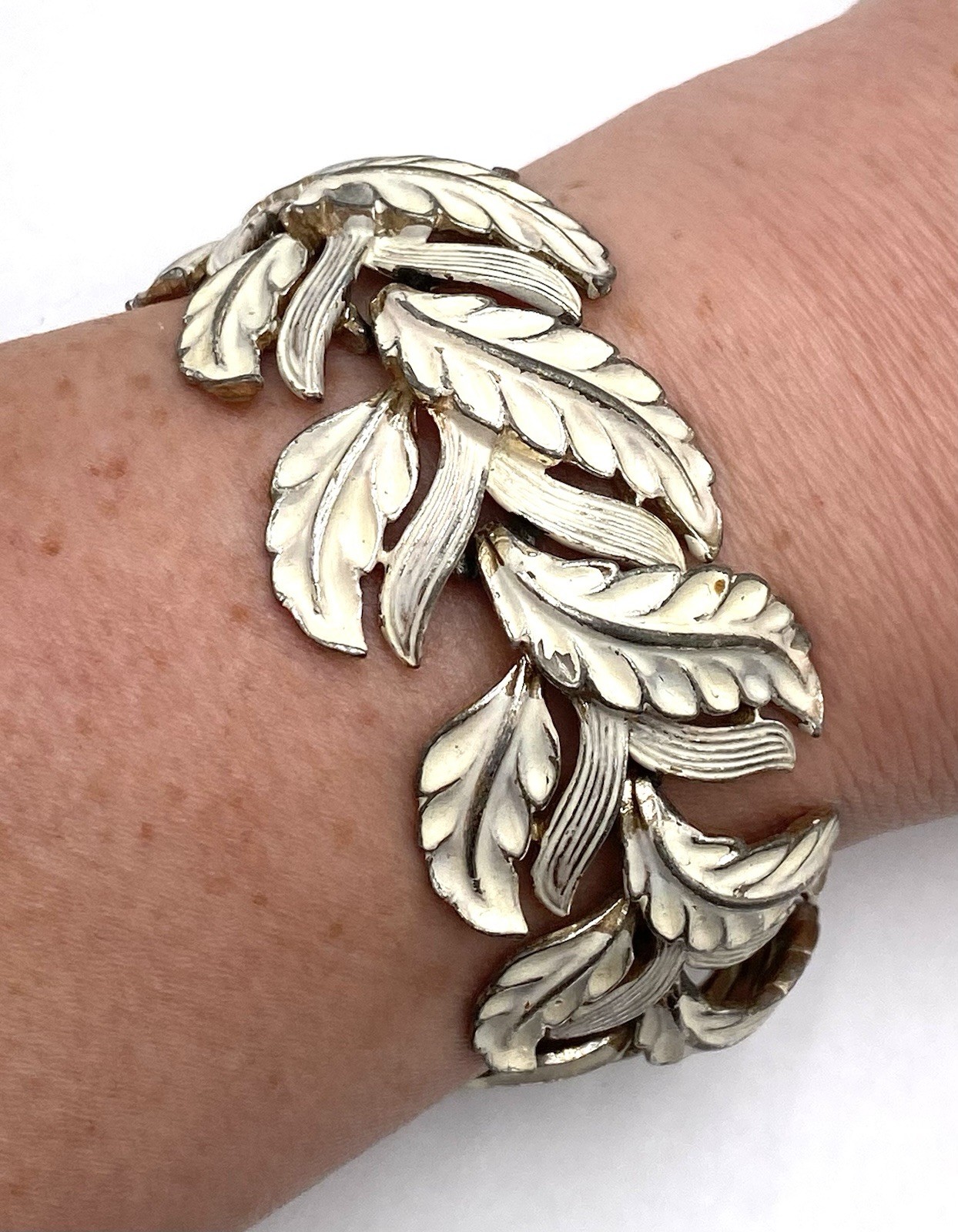 Vintage Bracelet Leaves Linked White Enamel Finish Estate 6.5” Flaw