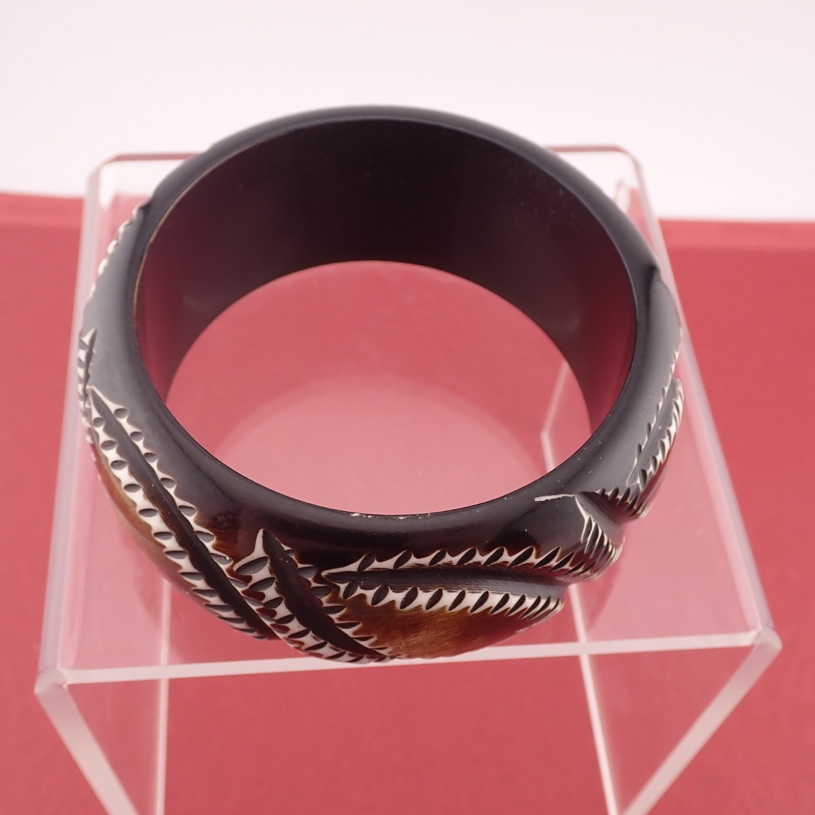 Vintage Brown White Deeply Carved 8″ Chunky Bangle Bracelet
