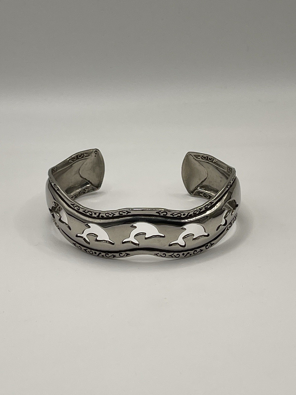 Beautiful Cuff Bracelet Silver Tone Openwork Dolphins 3/4″ Wide x 2 1/4″ Across