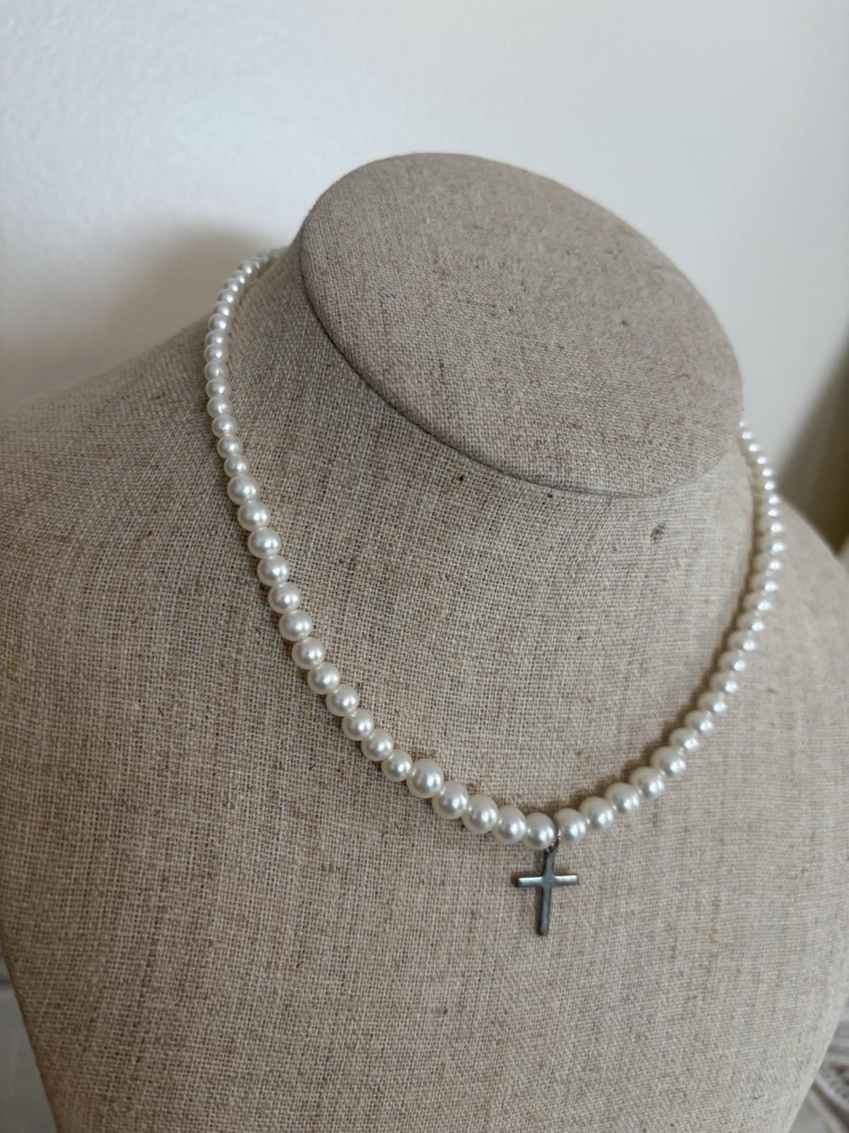 Vintage Child’s White Faux Pearl Necklace With Silver Tone Cross 15 Inch
