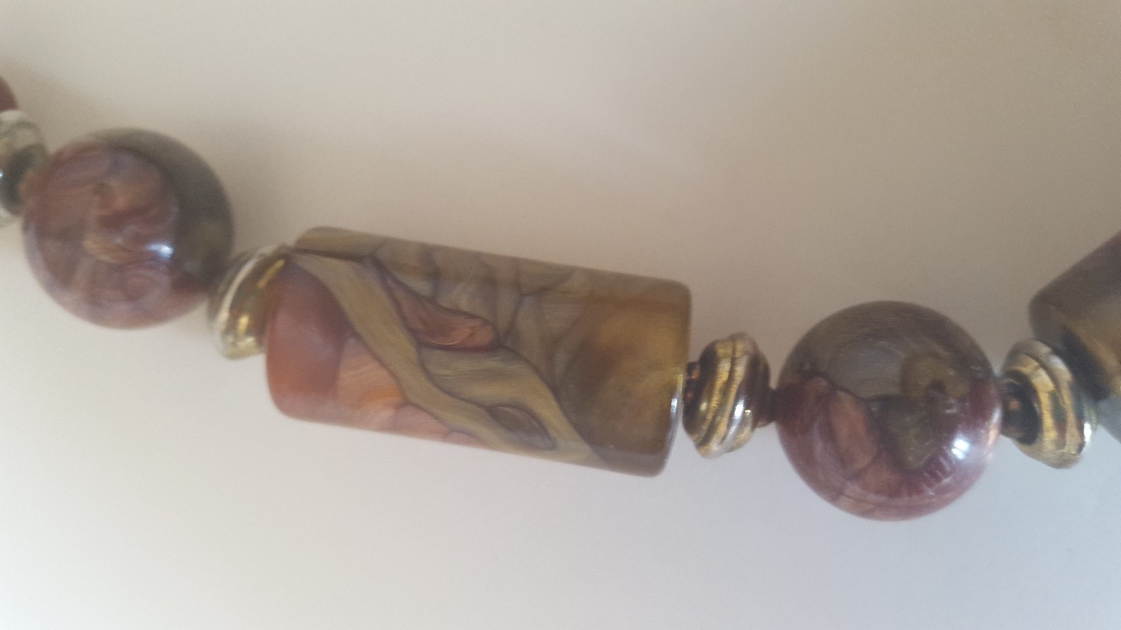 VTG LUCITE Gold, Green, Peach,Red,Brown SWIRL 17 inch NECKLACE