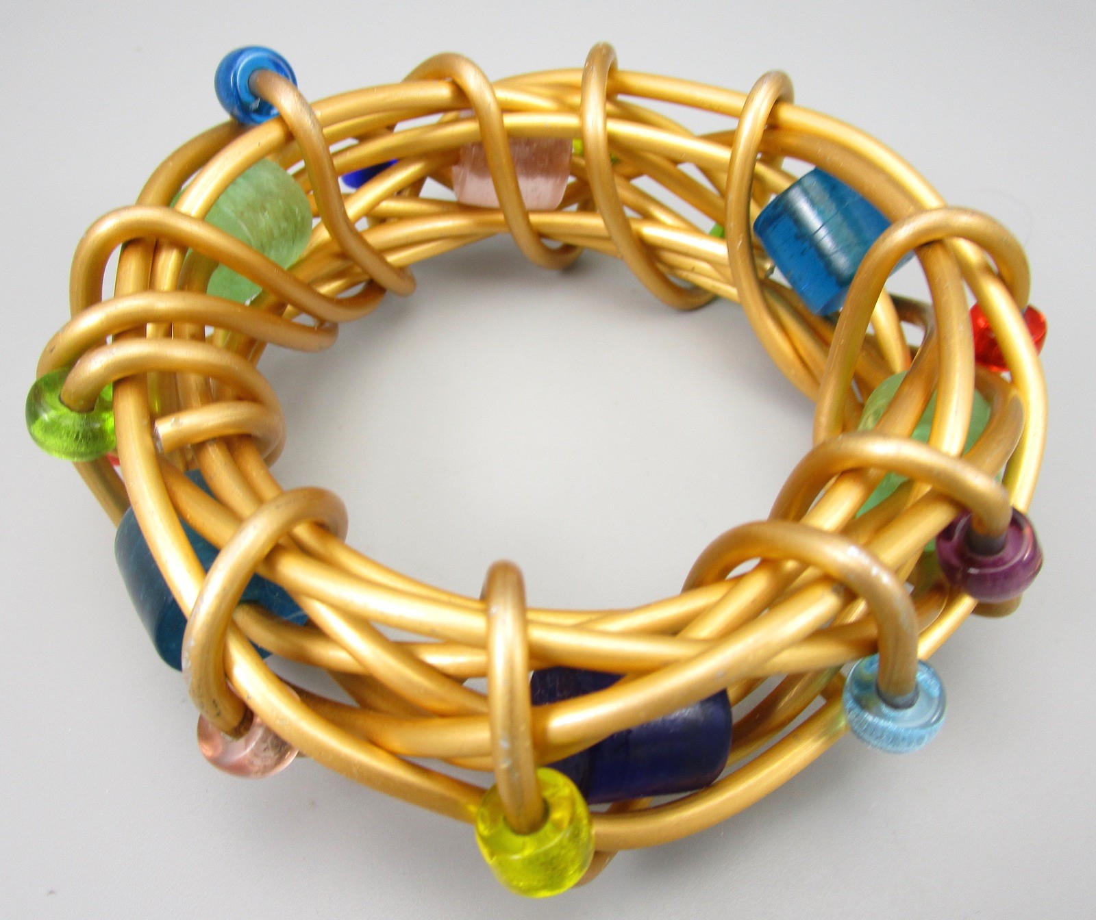 COLORFUL VINTAGE JILL FAGIN ANODIZED ALUMINUM GLASS BEAD BANGLE BRACELET