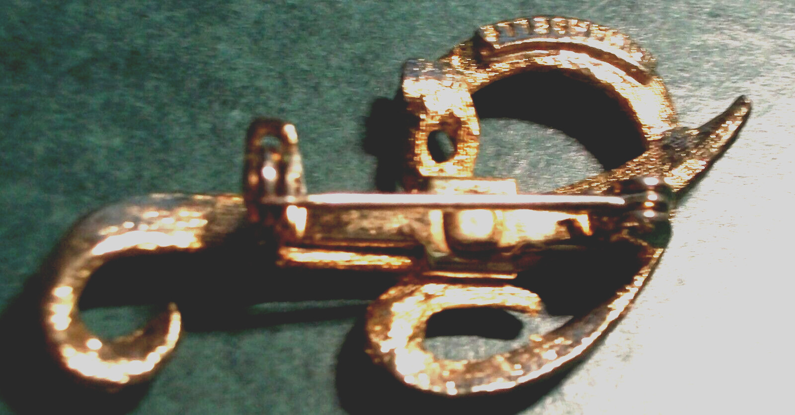 VTG MAMSELLE Monogram Letter “P” Pin GOLD TEXTURED Initial Brooch RETRO Signed