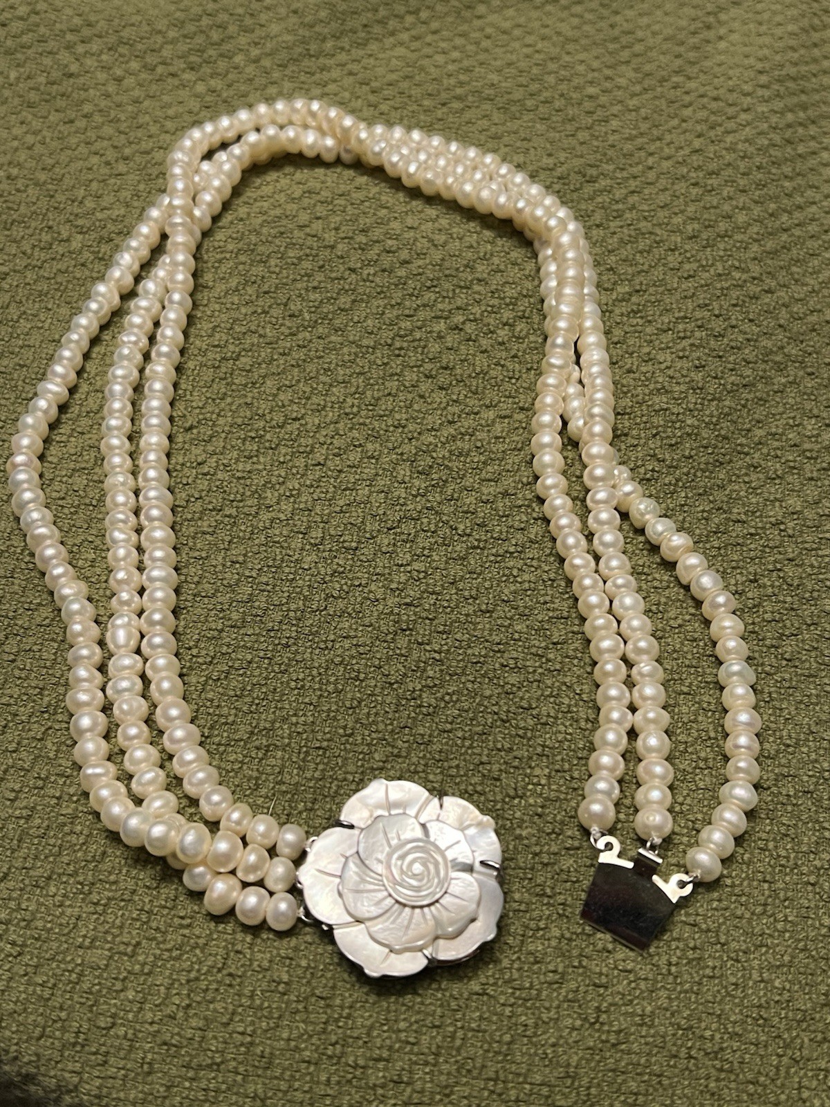 ESTATE 3 STRAND GENUINE WHITE PEARL NECKLACE 18-19” ABALONE FLOWER CLASP