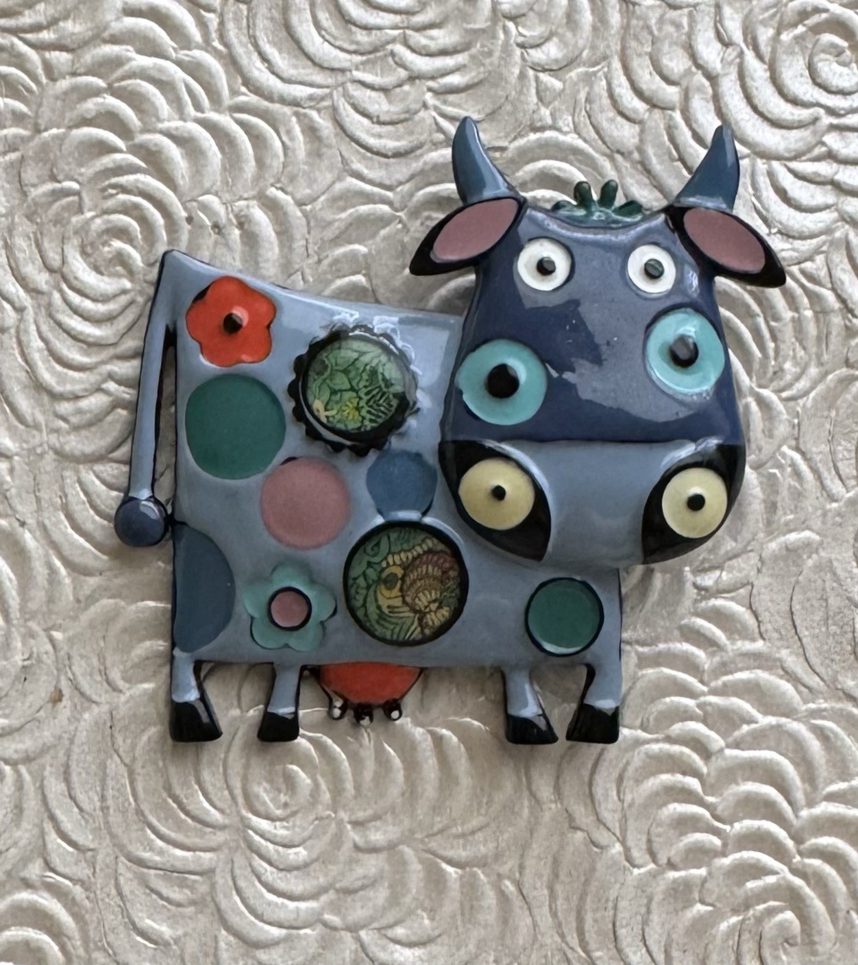 Cow vintage style brooch pin enamel on metal