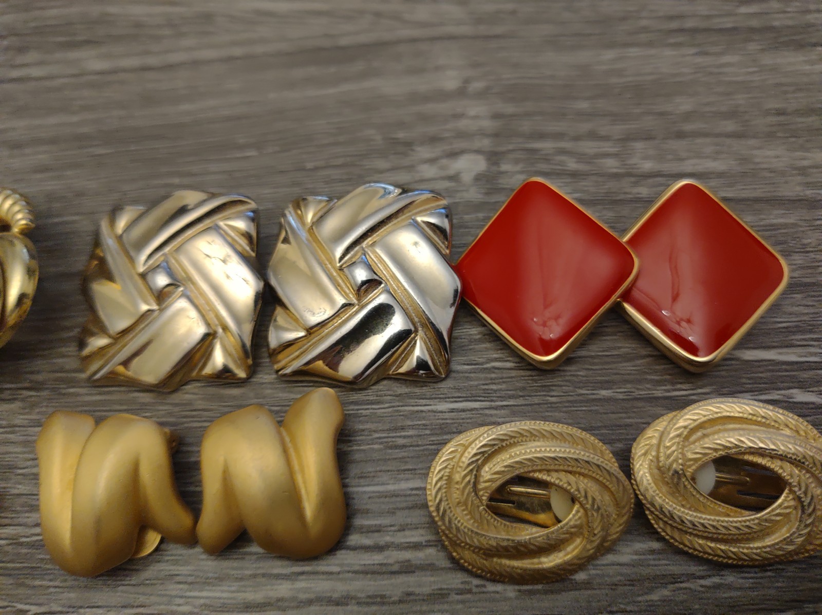 Estate Lot Costume Fashion Clip On Earrings Lot 20pr Mod Gold Tone Pretty Mix