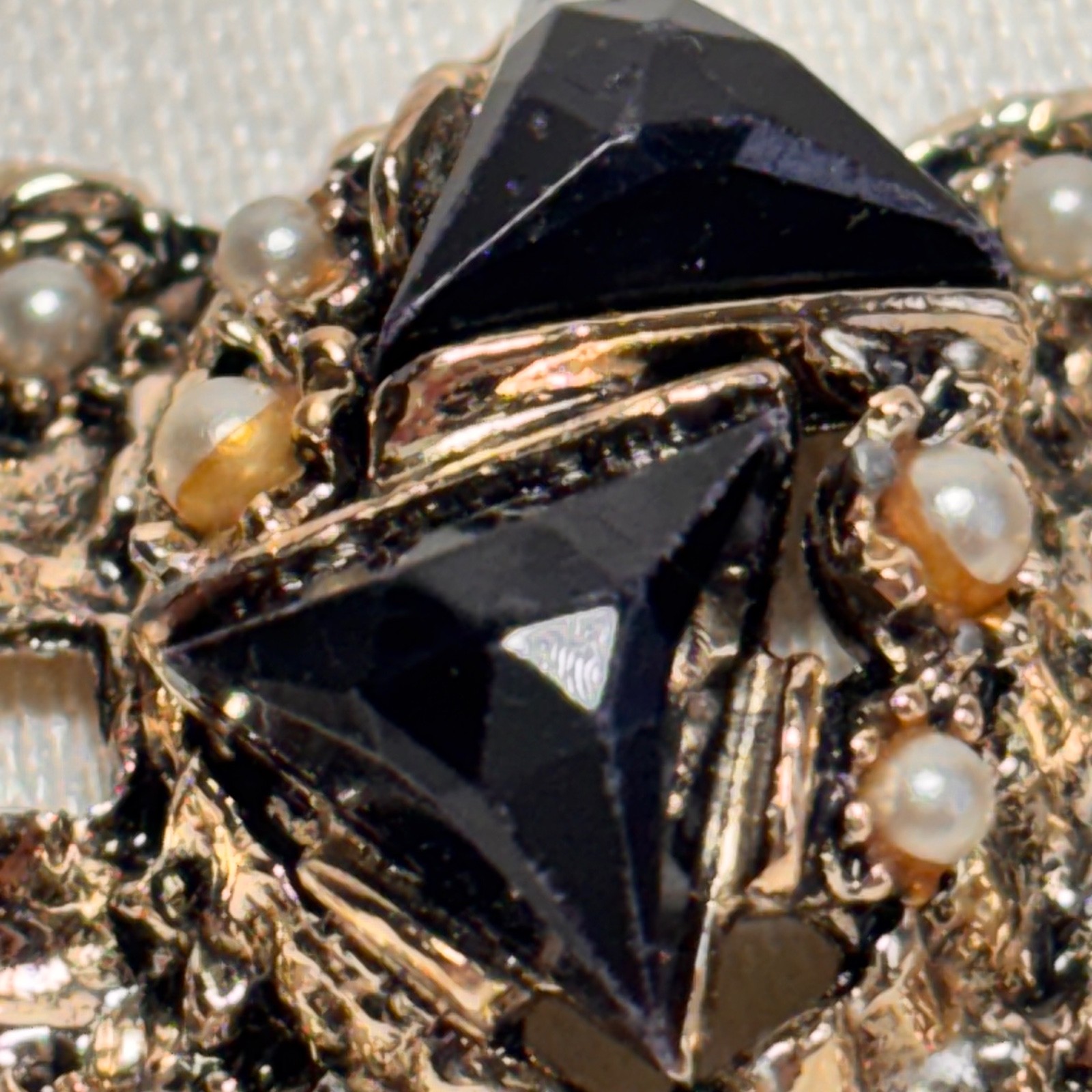 BRACELET black faux gem faux pearl silvertone metal link fold over clasp vintage