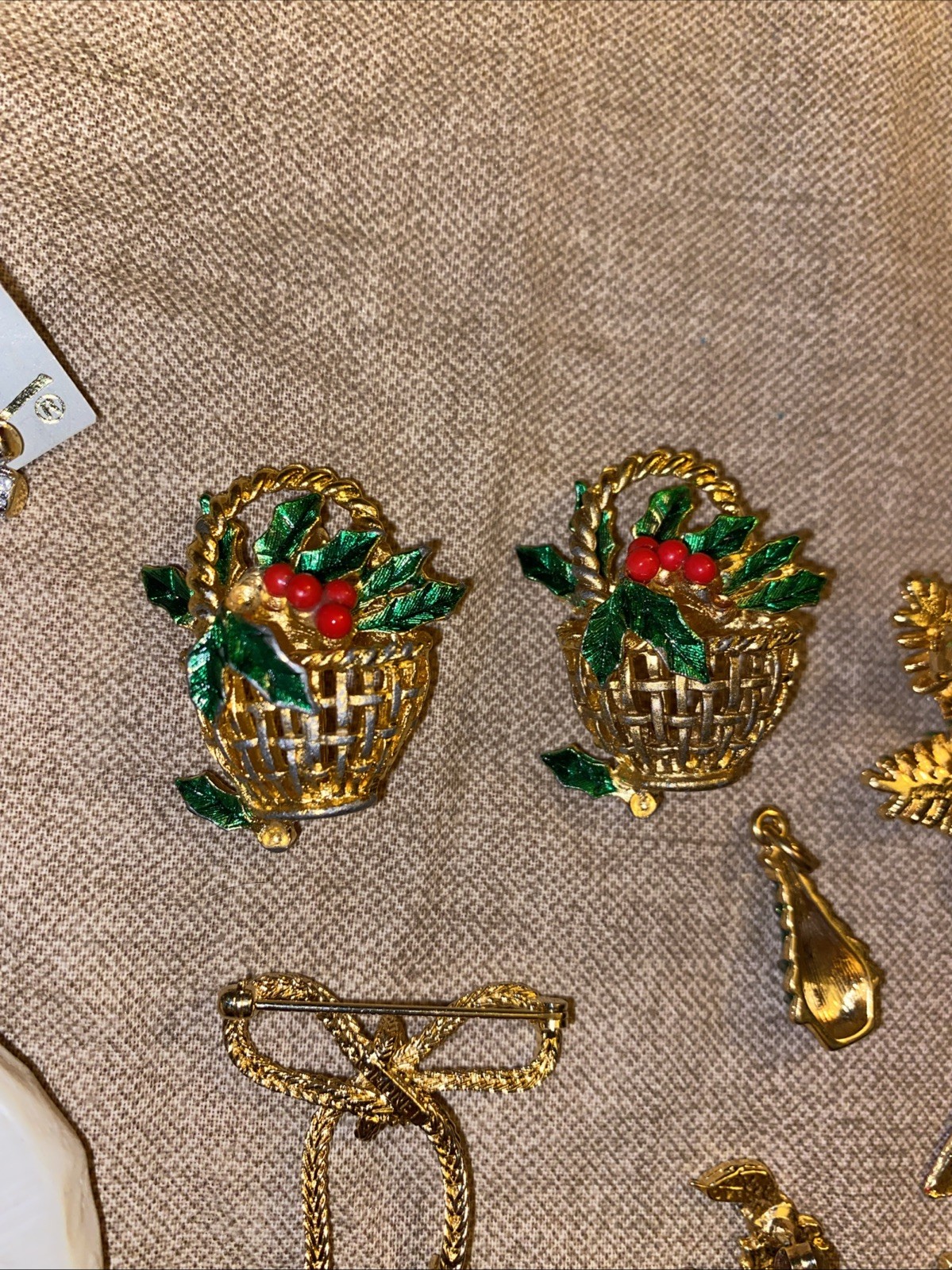Lot Of 11 Vintage Avon Monet Christmas Costume Jewelry 1960-80’s Pins & Brooches