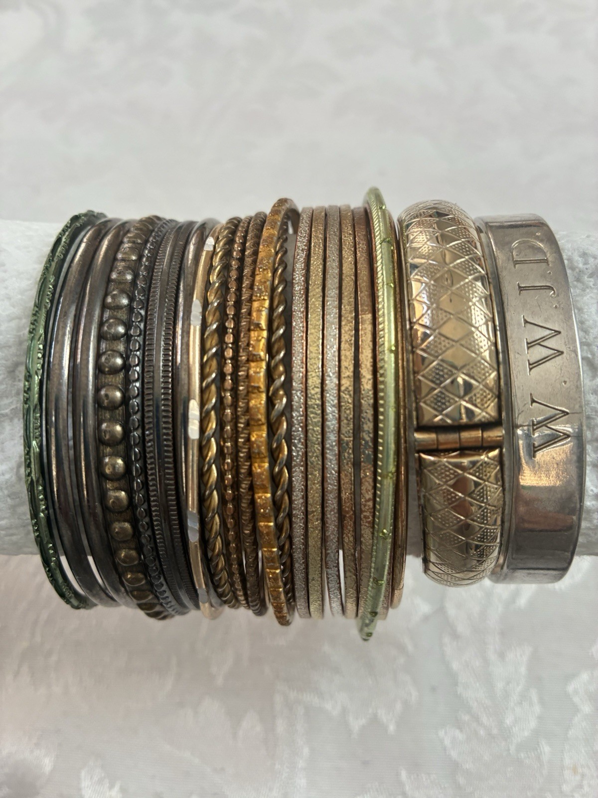 Huge Vintage Bracelet Jewelry Lot 2.10 lb Beaded Bangle Charm Stretch Variety