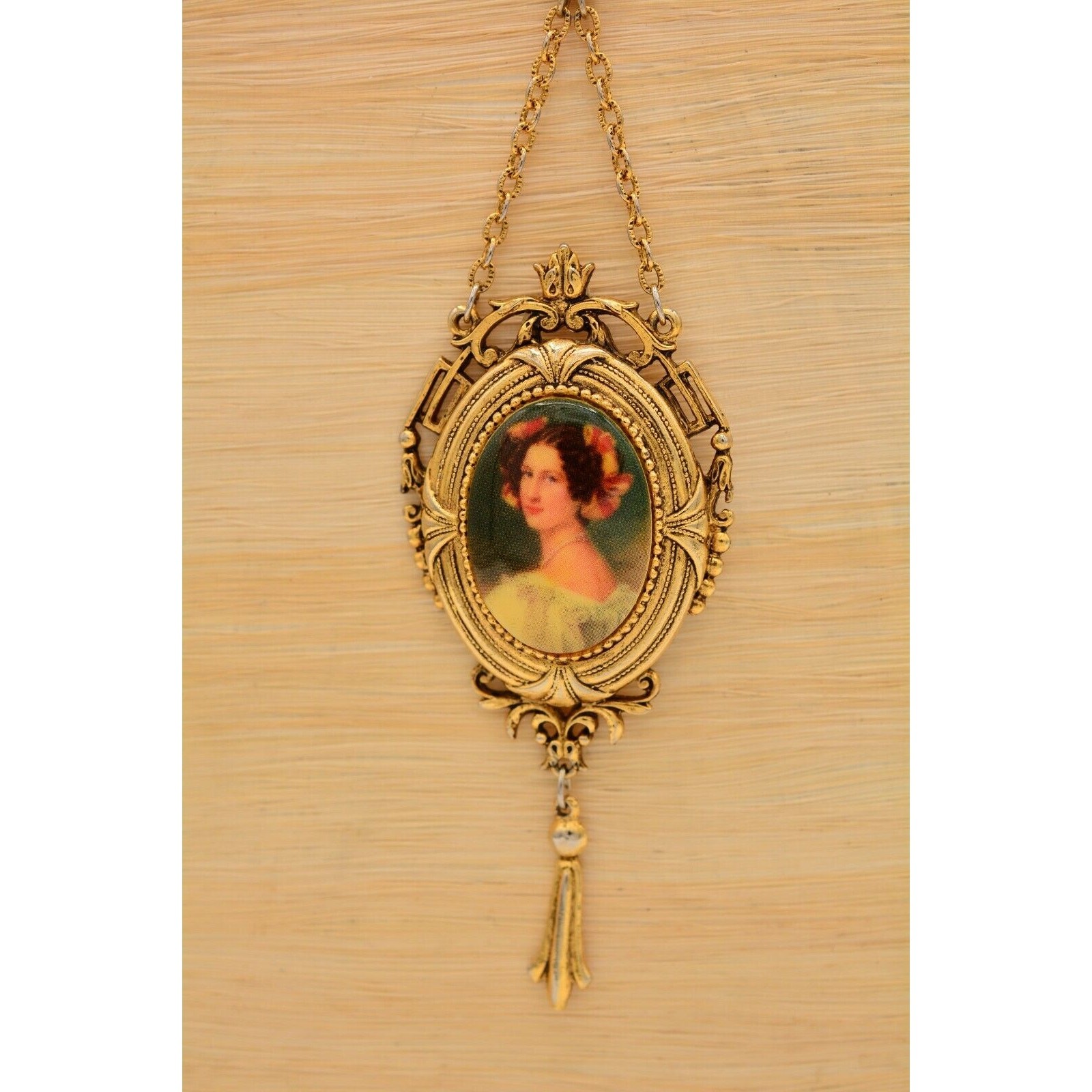 ART Vintage Renaissance Portrait Pendant Necklace Antiqued Gold Signed 60s BinAU