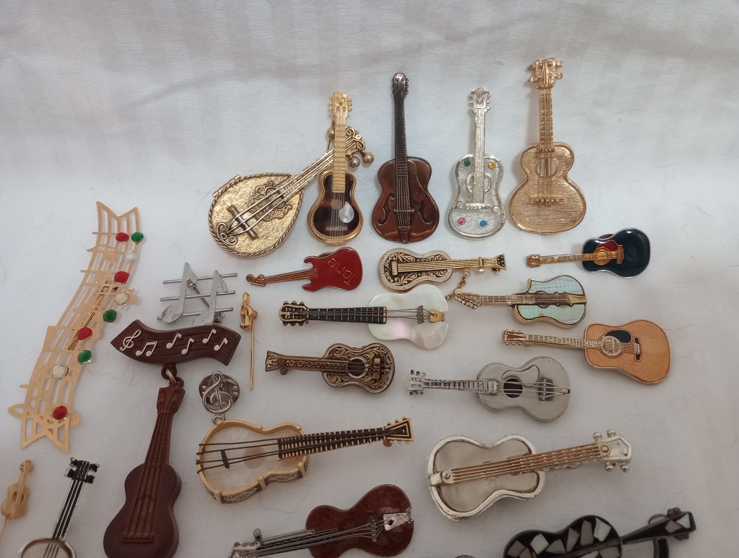 Lot Of 26 Musice Themed Pins Of All Different Stayles And Colors, Mostly Guitars