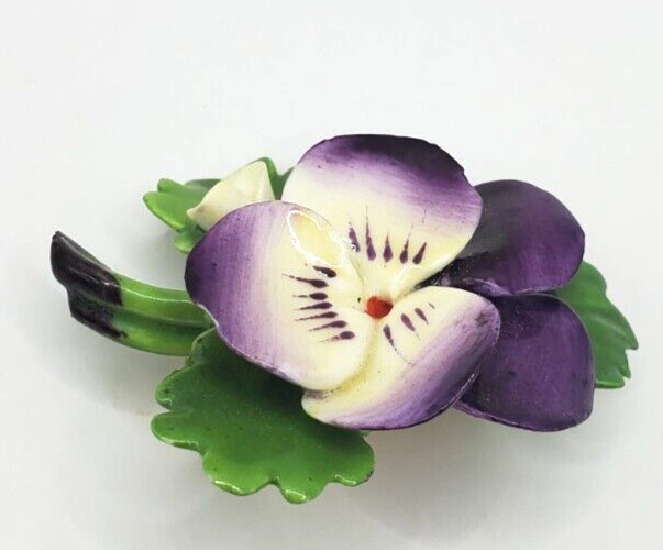 LARGE 1940’S 1950’S CARA STAFFORDSHIRE ENGLAND PANSY FLOWER PIN BROOCH (chip)