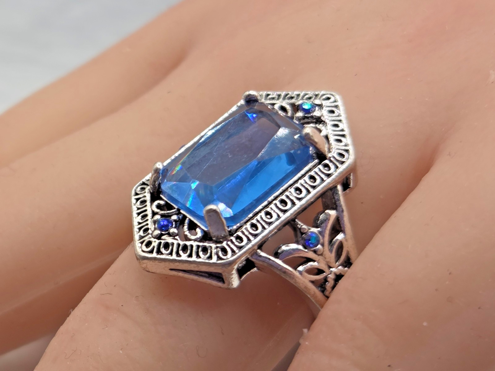 Vintage Couture Blue Crystal Silver tone Cocktail Ring size 8