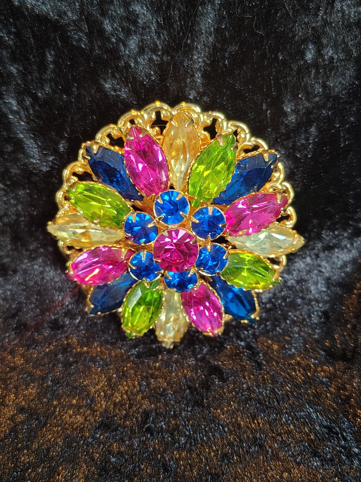 Vintage Multi color bright 1930s-1950s Uranium Glass Brooch Pin *GLOWS*
