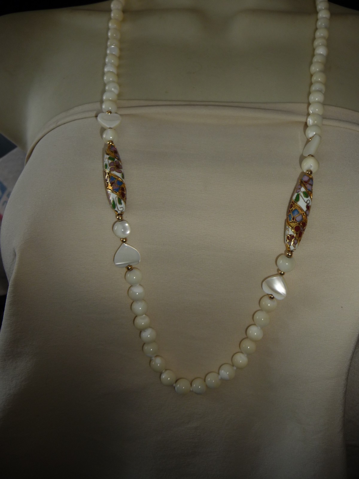 15”L MOP BEADS & HEARTS & CLOISONNE BEADS HAND KNOTTED NO CLASP NECKLACE #9/21