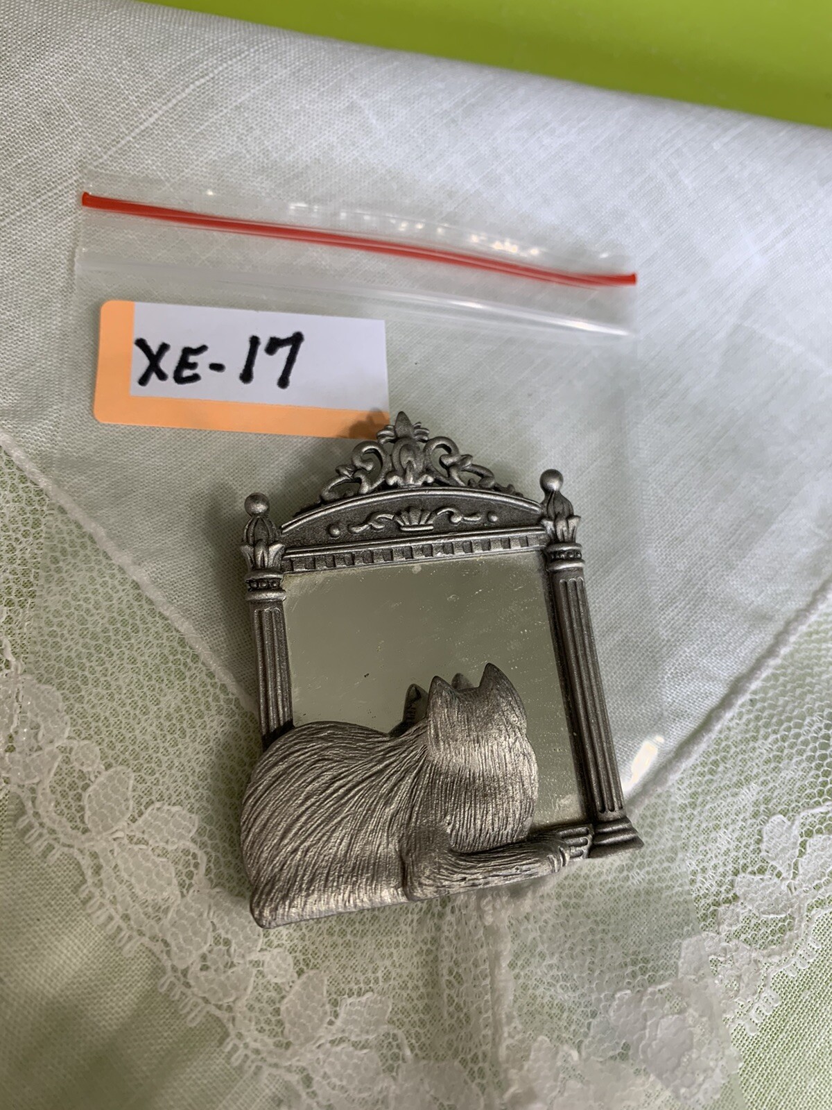 JJ Jonette Signed Cat Looking In A Mirror Brooch Pin XE-17