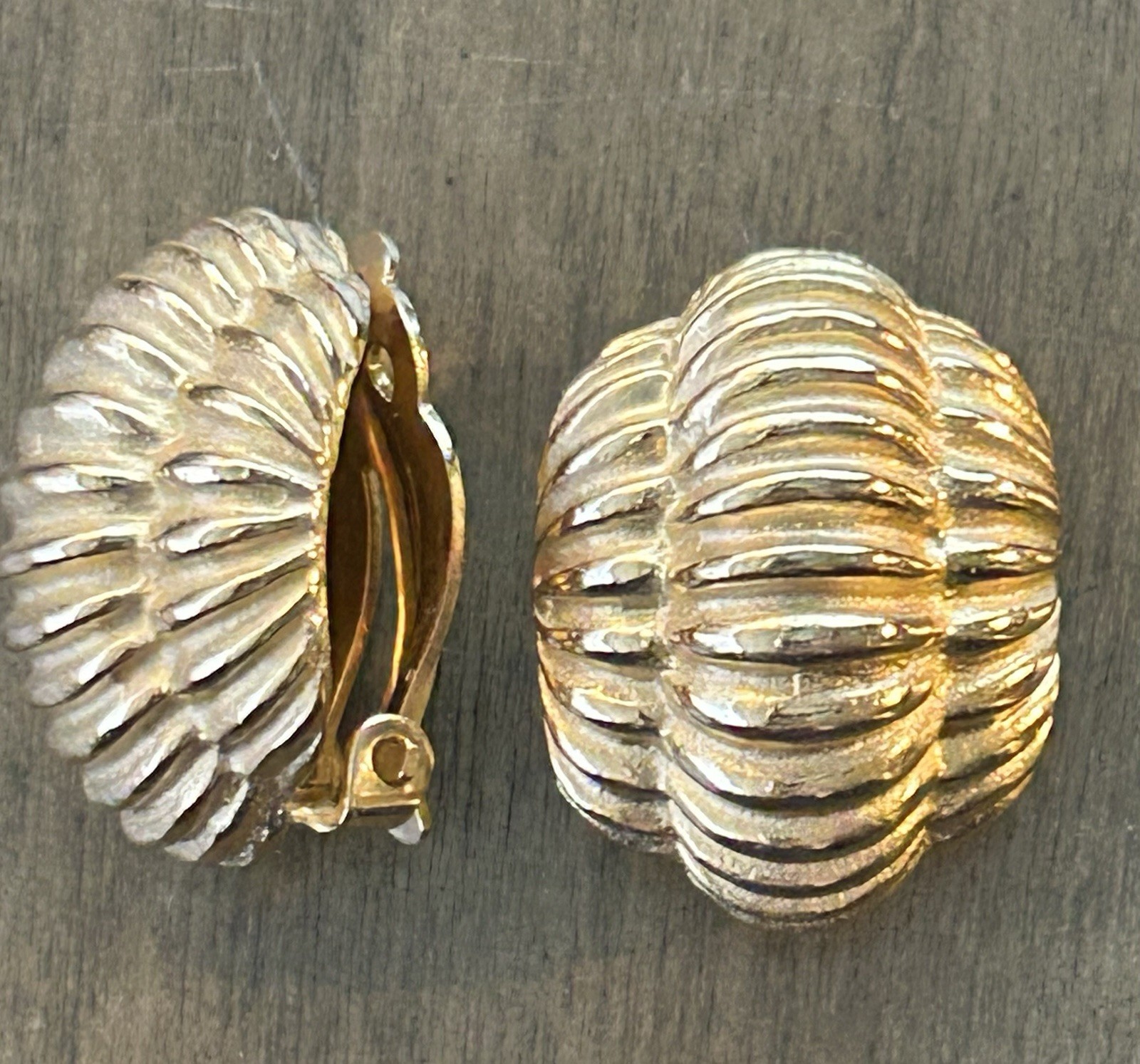 Gay Boyer Goldtone Gold Shell Dome Clip On Earrings y2k 90s 80s Chic Statement