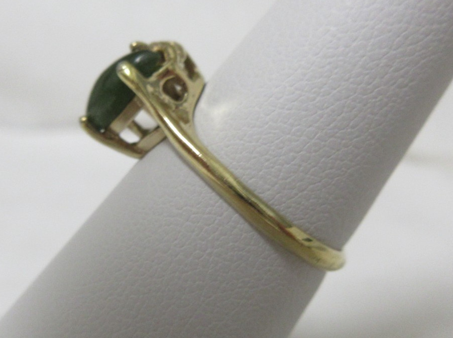 Vintage 18k HGE Jade and Cubic Zirconia Ring Size 6 3/4