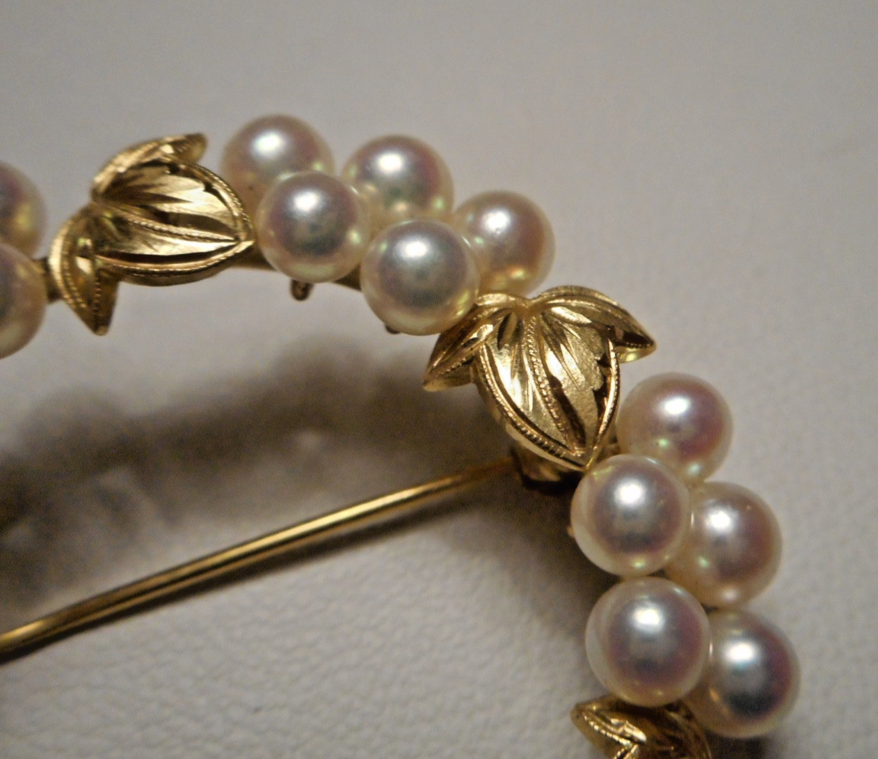Early Signed K Mikimoto Tokyo 14K Gold Cultured Pearl Leafy Circle Brooch 10.4g